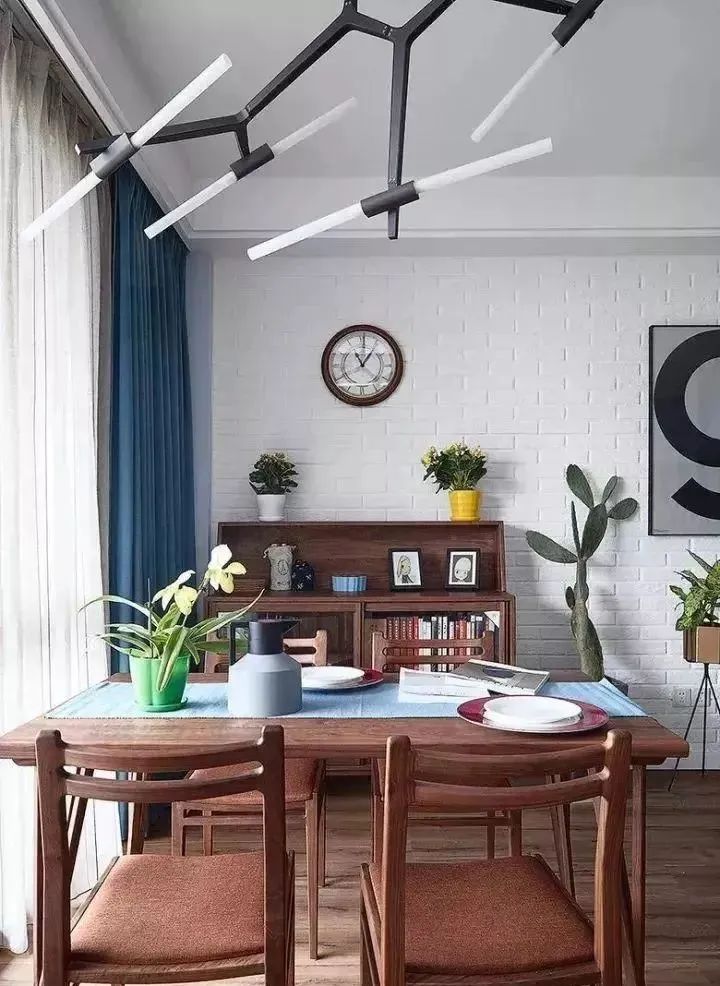 小户型餐厅,别再傻傻乱装了,看看别人家这么装,漂亮又实用!