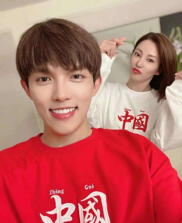 杨幂|35岁杨幂绯闻男友19岁,发同款雪地照片,张雨绮男友小10岁