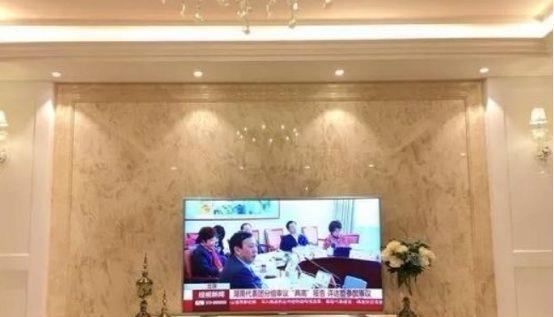 63㎡简欧婚房装修,客厅隔出一间榻榻米书房,独单变两居!