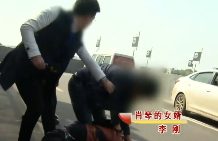 男子被女友骗到一无所有,忍不住爆发了,结局却出人意料