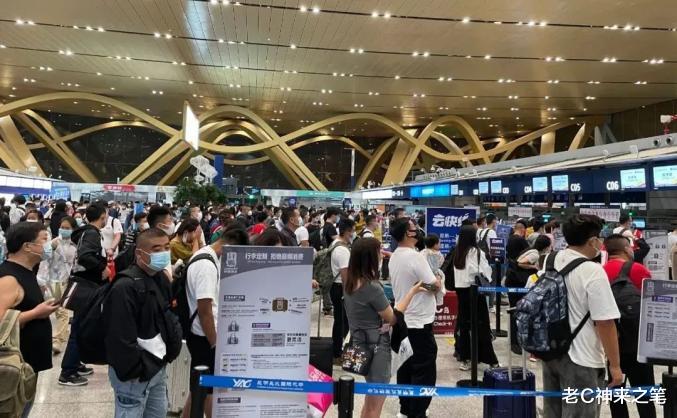 上海市|昆明3000辆大巴车不够用,为什么云南还要反思游客不来?