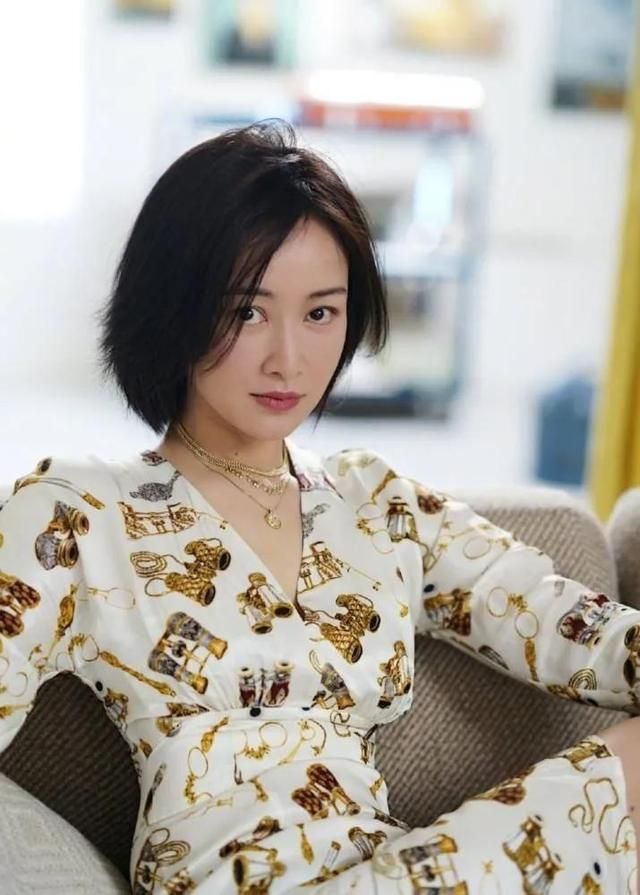 赵子琪|演员赵子琪,聚会时聚来一个老公,两个女儿也幸福