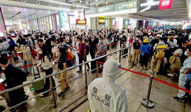 上海市|上海疫情出现拐点大批人员离开，加价500还需靠抢票，进站需2小时
