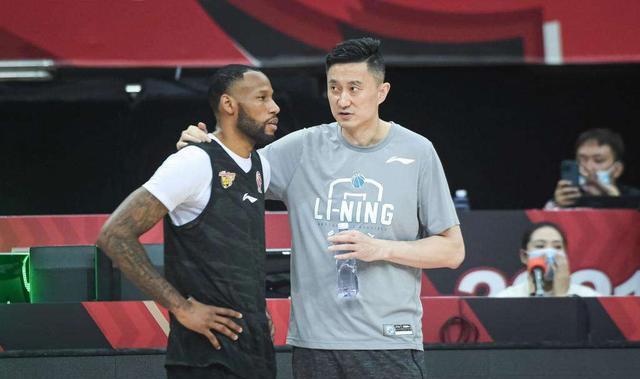 广东男篮|威姆斯：季后赛我们才真正开始战斗，广东队常规赛一直在装死？