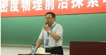 64岁院士被34岁女博后抱啃狂亲,双方都已婚,更多细节流出