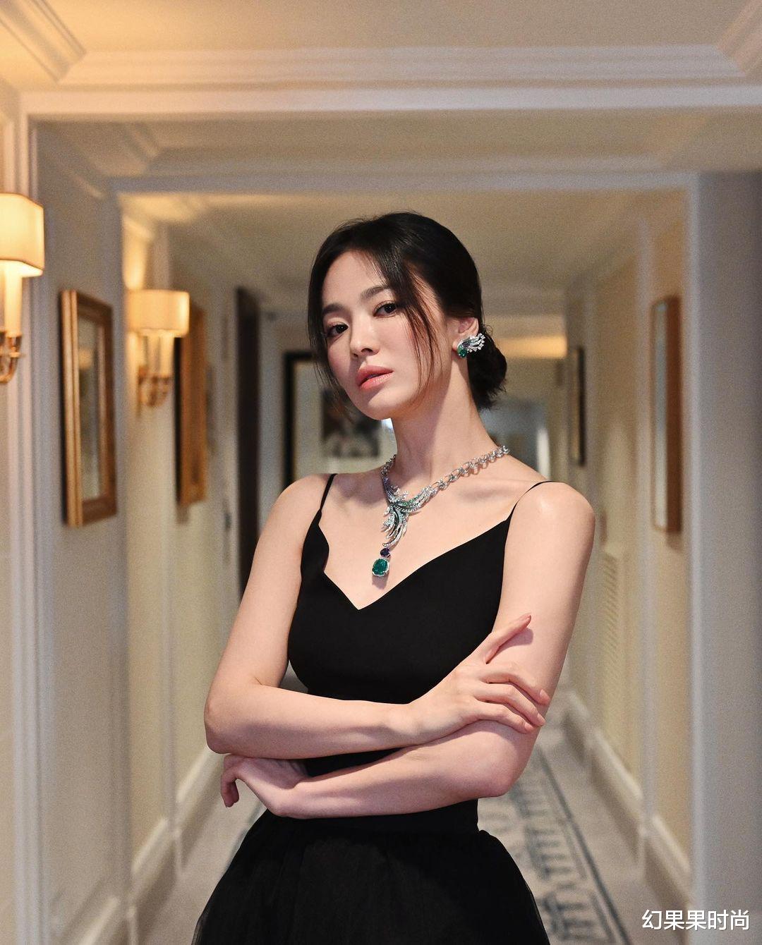 短发 宋慧乔40岁了？最新造型露雪白长腿、小蛮腰被夸重回颜值巅峰！