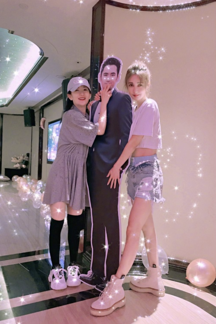 袁弘|乘风破浪团建为张歆艺庆生，袁弘晒二姐搞怪视频，庆祝结婚6周年