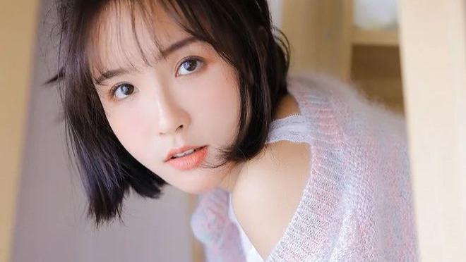 在KTV老板娘凑巧坐在她旁边