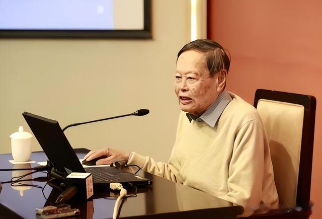 翁帆|知情人称杨振宁的工资每月一百万!翁帆不上班也能享受优渥的生活