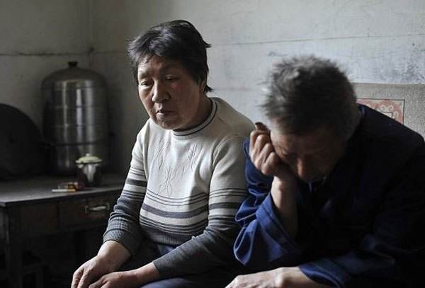 江苏南京,一男子在女友不幸去世后,代女友赡养其父母20多年