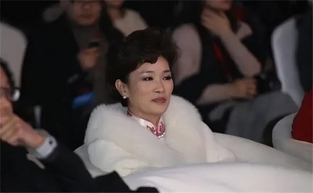 周立波|温州女富豪胡洁：前夫由司机变巨贪，再婚嫁给喜剧演员周立波