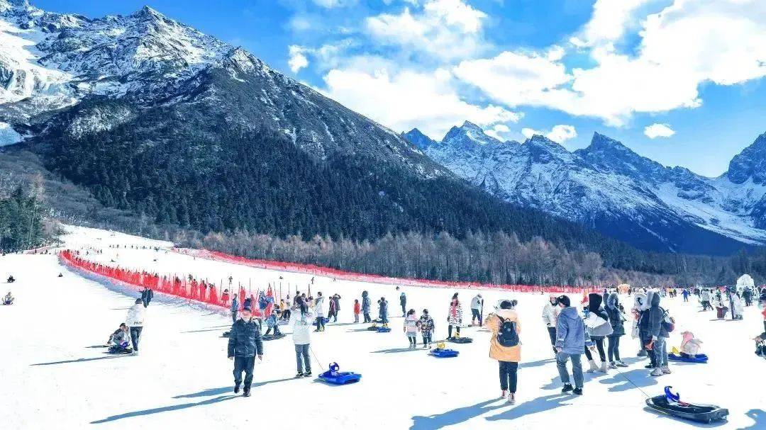 孟屯河谷|争创国家全域旅游示范区｜踏雪而来！孟屯河谷冰雪馆今日正式开“板”！