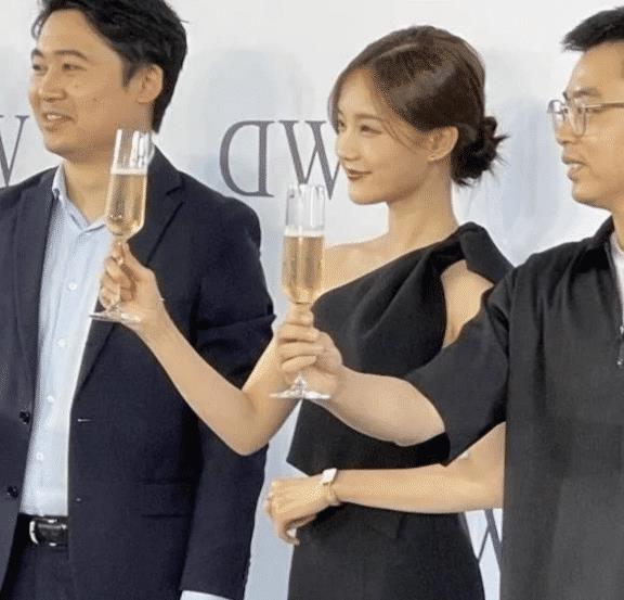 李一桐|165cm的李一桐现实中长啥样？看到生图，网友：生图令人意外