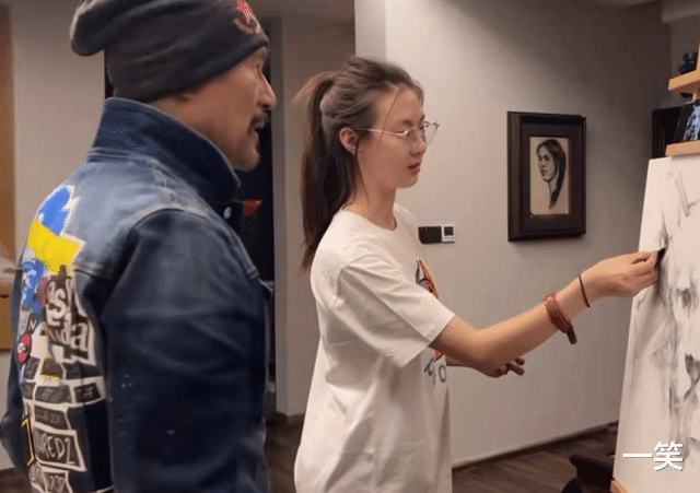 徐锦江|60岁徐锦江晒与子女同框照，20岁女儿首曝光，随母姓值超高？