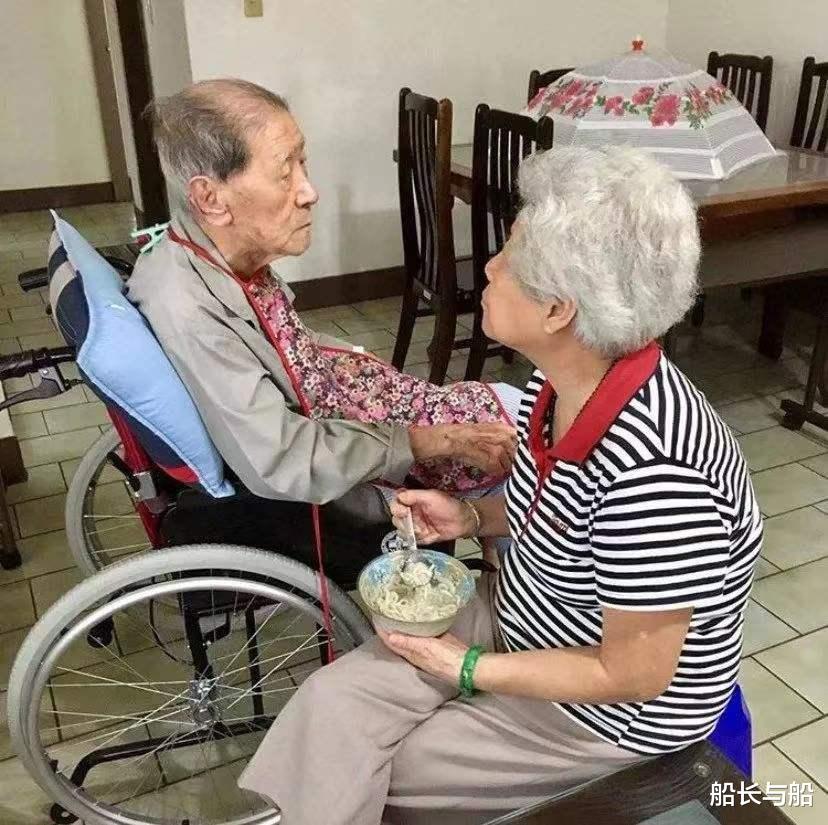 58岁保姆哭诉:雇主太难伺候,想睡个囫囵觉都难,月薪9000也不干了
