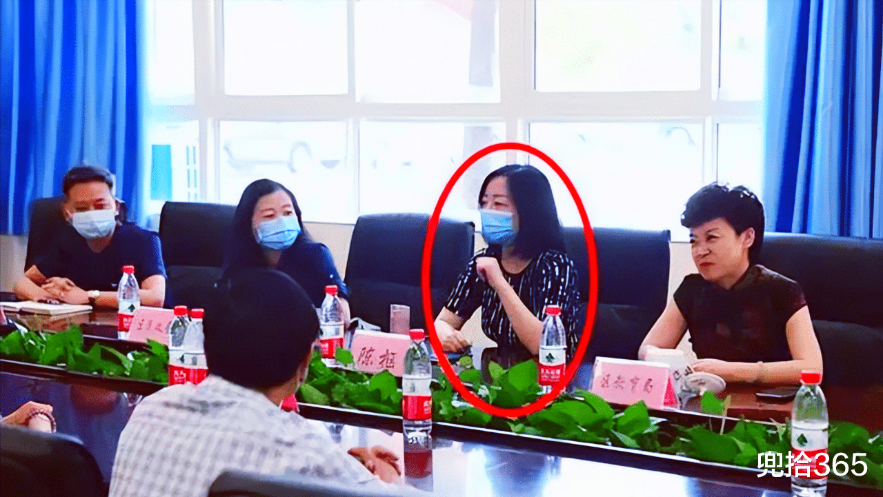 错综复杂的三角恋?成都女副区长聊天记录泄露者,原来也是枕边人