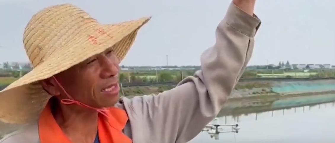 嘉兴一鱼塘落入不明物，砸出大坑后神秘消失，塘主：损失巨大