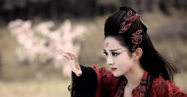 连衣裙 黑化不靠眼妆，靠“眼技”，盘点教科书级别的黑化