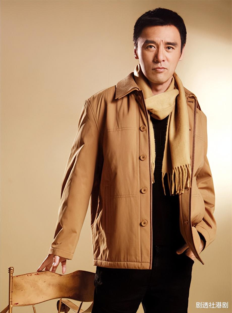 钟懿|飞英国读名校！知名港星爱女独自待异国读书，妈妈不舍：几乎哭晕