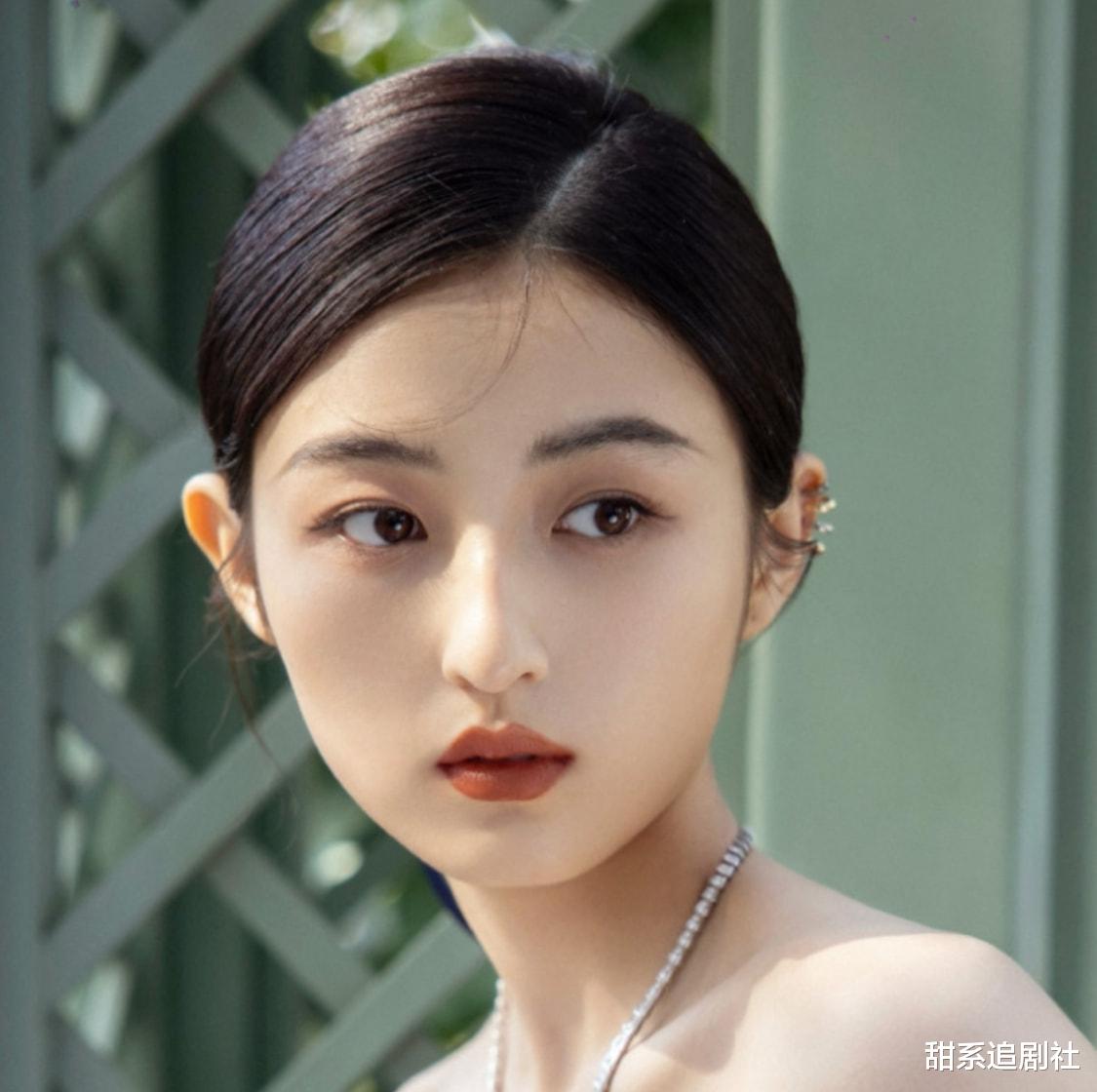 张子枫|张子枫三天仍未回应，粉丝澄清：她看小羊也是这个眼神！