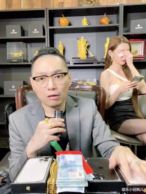 台湾|台湾主播直播间失控飙骂女助理，女方骂到委屈当场流泪