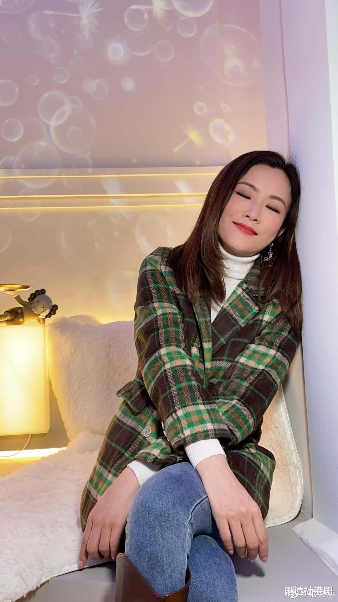 张文慈|50岁亚姐张文慈告别上海，在广州签约新公司，王祖蓝疑是老板之一