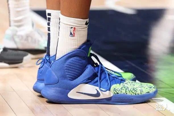 约基奇|NBA球员上脚：艾顿定制球鞋为儿子庆生，哈雷尔穿韦德之道7