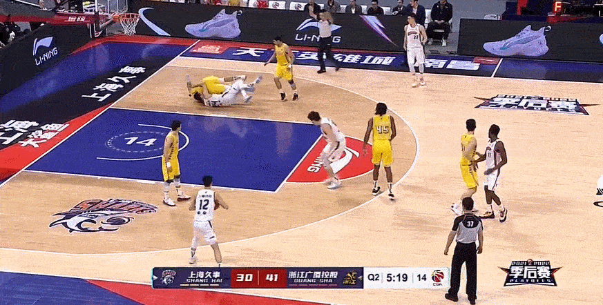 许钟豪|许钟豪夹臂抡翻任俊威！肘击爆头富兰克林，伤人后无辜表情太心寒