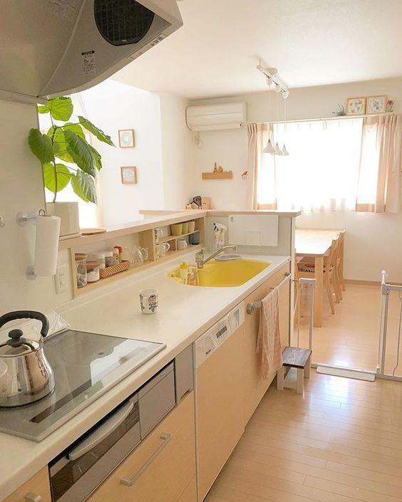 同样都是小厨房看看人家日本,水槽边缘下沉10cm,灶台清清爽爽