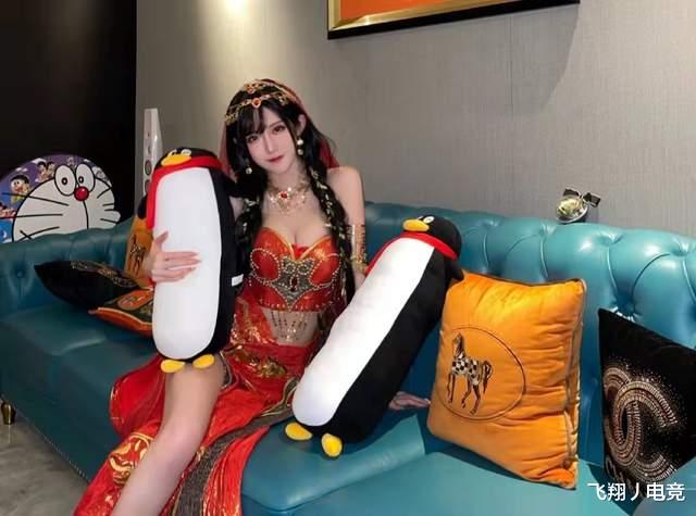 |同穿红衣服,腐团儿秀长腿和身材,小钰拿出杀手锏封神