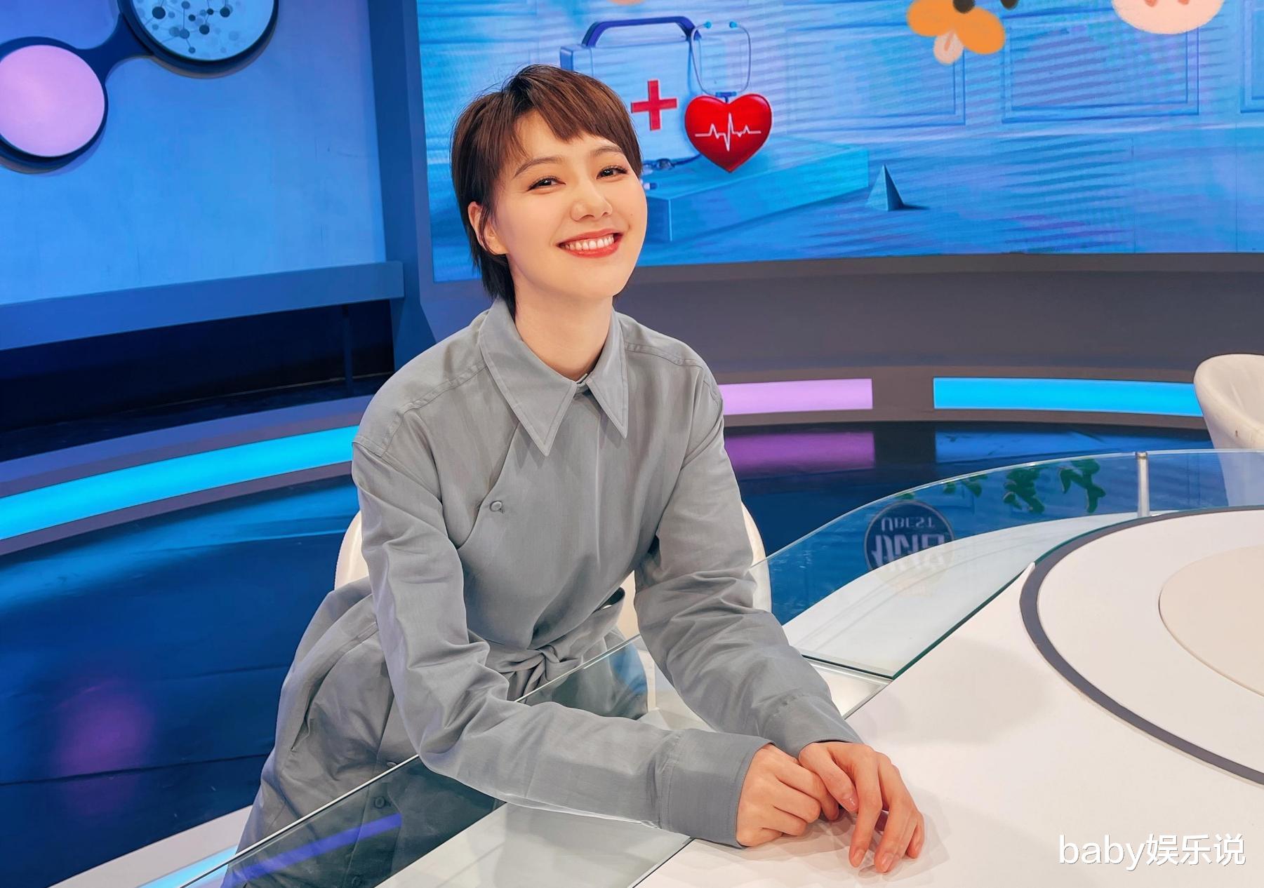 王冠|女主持王冠:二度离开央视,深陷桃色绯闻,如今咋样了?