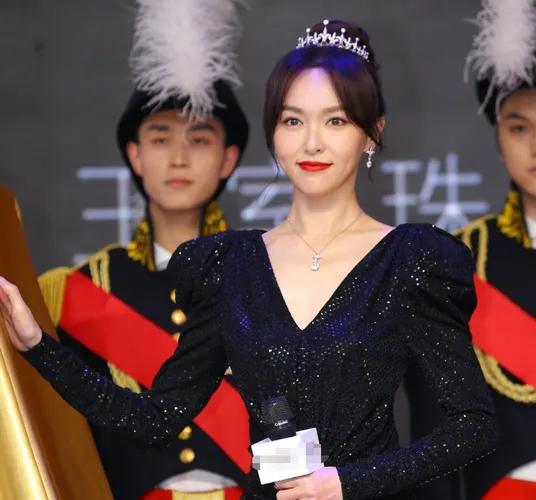 黄圣依 9位花旦离开P图差距就出来了，黄圣依女生男相，刘亦菲险胜
