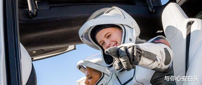 NASA:载有俄女宇航员的SpaceX飞船因飓风推迟前往国际空间站