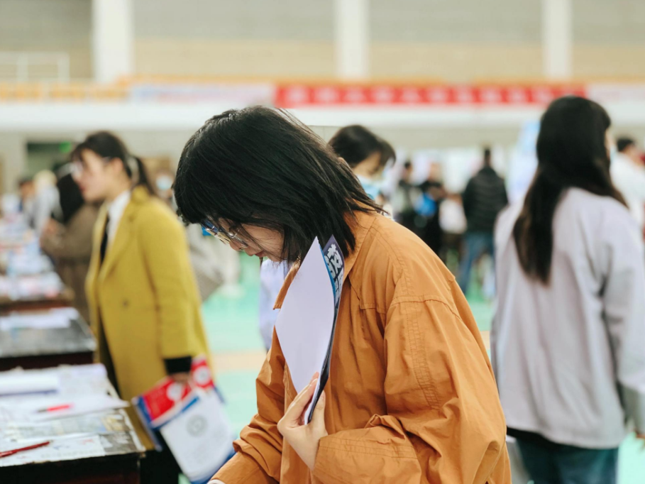 求职|承诺薪资6-8千，毕业生实际到手1960，最后公司反成有理的一方？