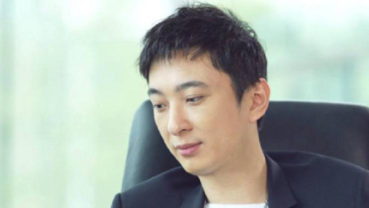 王思聪|曝王思聪又换新女友！深夜带长发辣妹回家过夜，出行仨保镖待命！