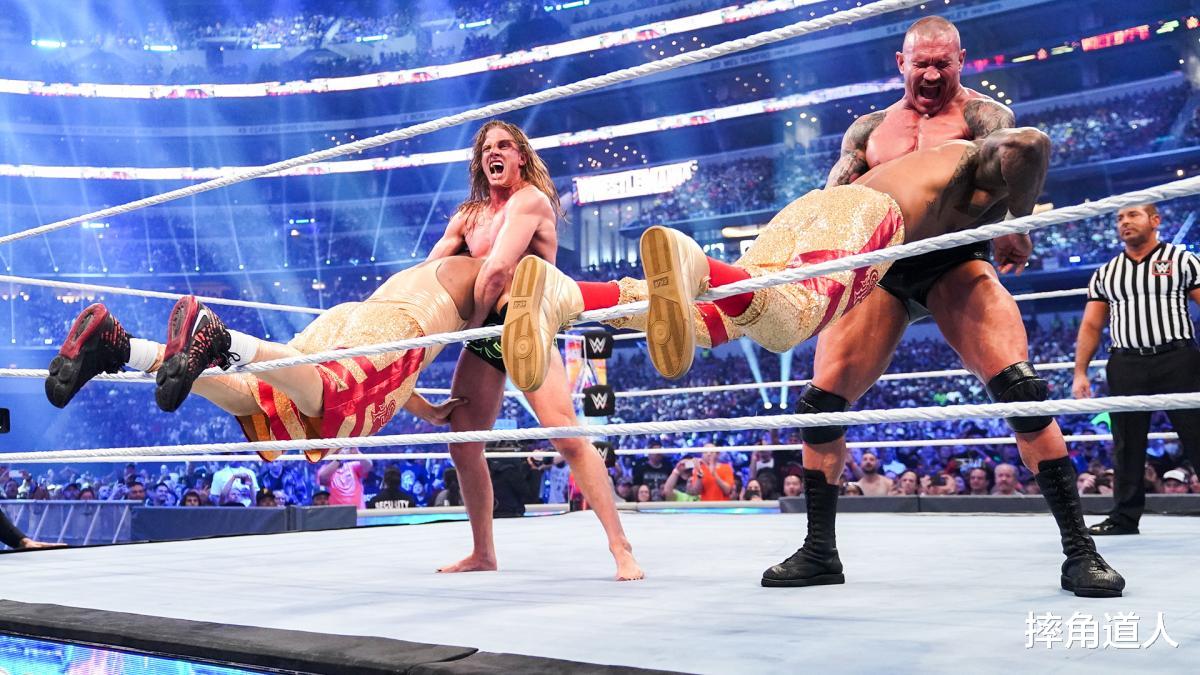 wwe|WWE罗曼大帝统一两大世界冠军，老奥上台教年轻一代奥斯丁做人！