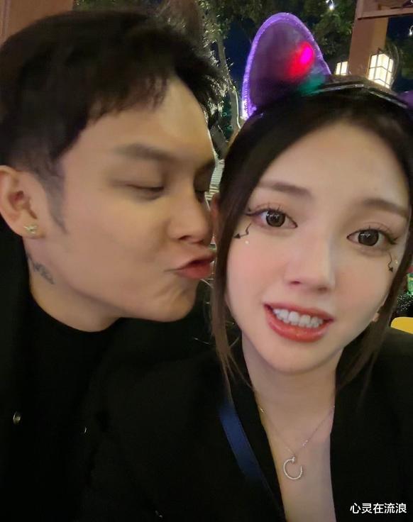 韩安冉|兜儿首晒女儿证件照,与小猪妹成鲜明对比,网友:韩安冉赢麻了