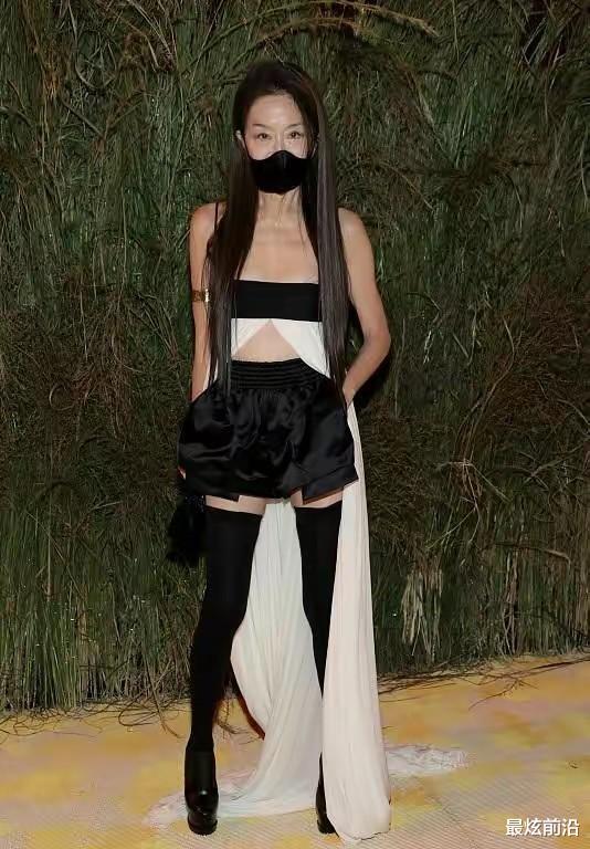 72岁王薇薇真敢穿！露脐装配高筒袜玩年轻，面部状态暴露真实年龄