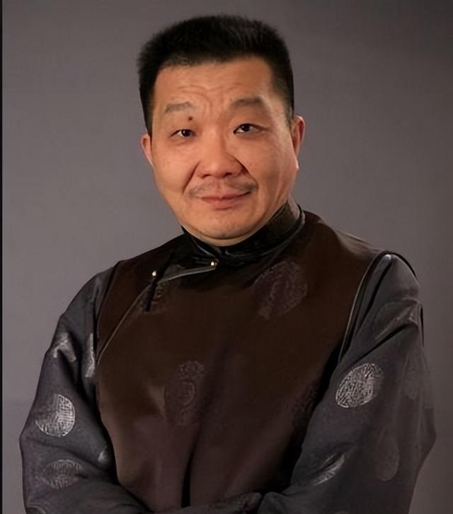 龙套|演戏目的“不纯”,李耕跑龙套30年,只为广告事业,结果成老戏骨