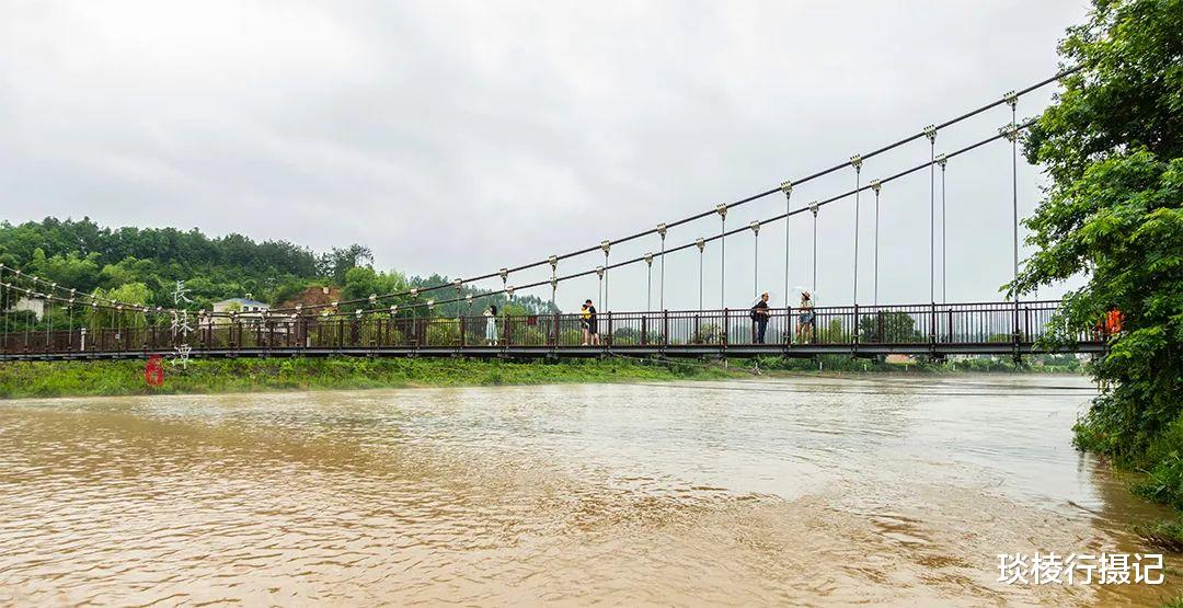 新疆维吾尔自治区|湖南这个村子,有两个网红坝,每年吸引数十万人来玩水