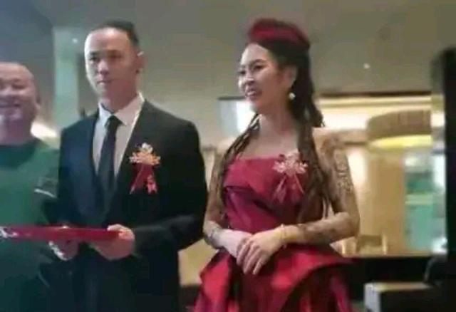 毕夏|汪峰爱徒张恒远毕夏结婚啦!不过新娘的大花臂有点扎眼