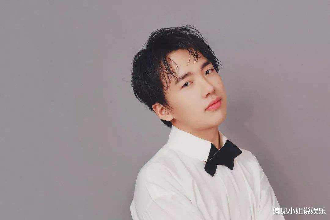 郭麒麟|勇敢放下偶像包袱,德云社郭麒麟晒素颜自拍,粉丝怀疑他被盗号了