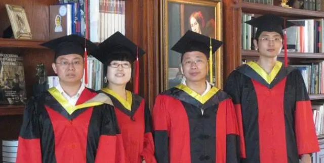 大学|读博士真的在浪费时间吗？很多大学竟开出10万年薪招聘博士