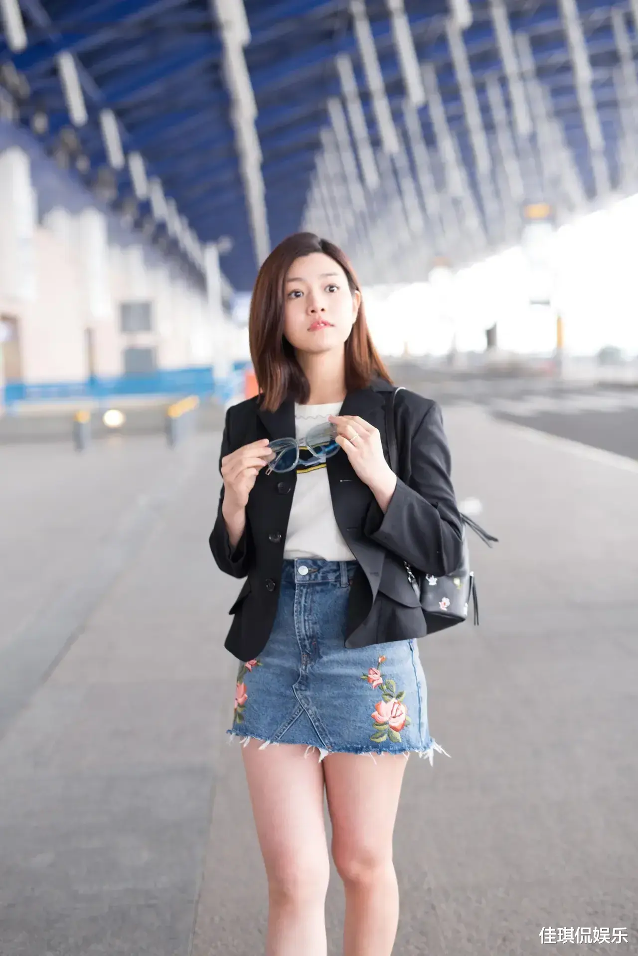 明星|看到陈妍希的机场生图,这才是明星最真实的腿,平时我们看到的都是修出来的