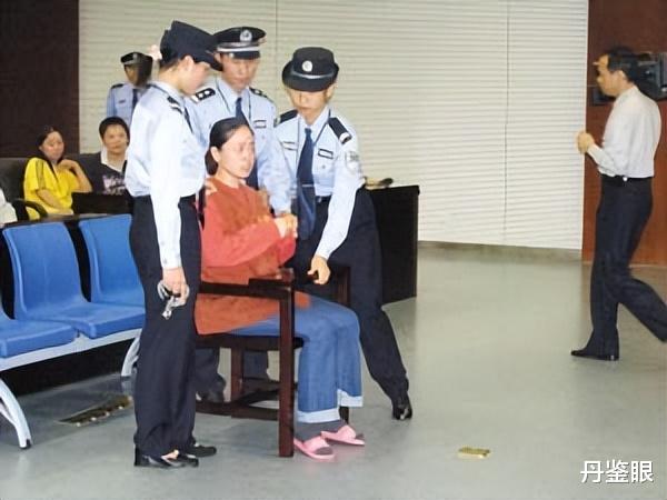 14岁少女保姆被打得不成人形,挨打5年却不跑,原因至今成谜