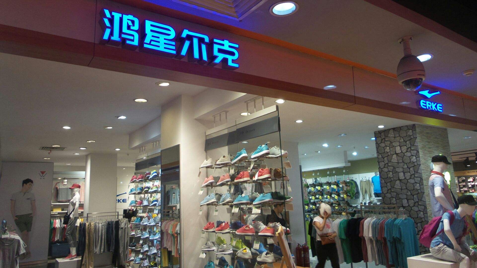 苹果|苹果重夺全球第一，华为落榜，网友：原来情怀并不能赢得市场！