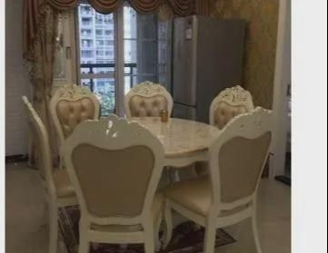 父母花100万给弟弟装修婚房，装修超豪华，窗帘简直亮瞎眼！