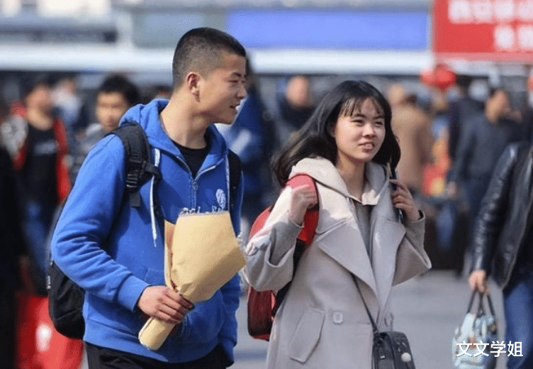 为何女大学生“怀孕”现象频发?辅导员道出真相,新生要警惕