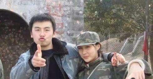 穿衣搭配|“红了但没飘”的雷佳音，有过绯闻，今生不辜负陪伴20多年的老婆