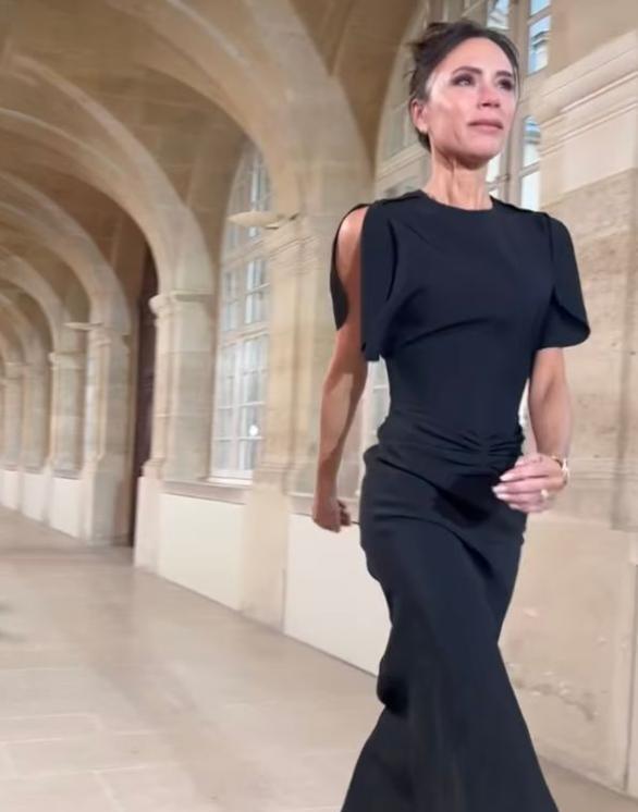 维多利亚|维多利亚透露在时装周崩溃流泪的原因，其实跟儿媳有关